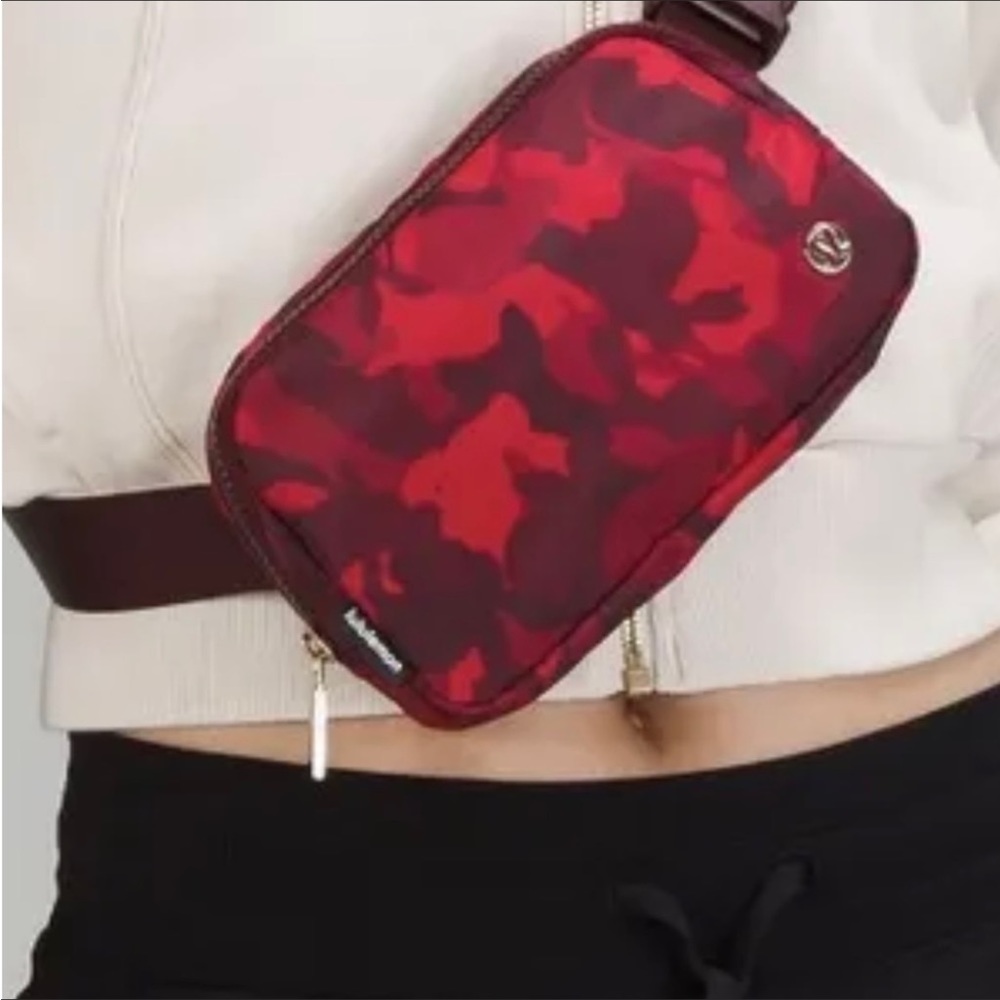 ‼️RARE‼️LULULEMON RARE EXCLUSIVE LUNAR NEW YEAR BUNNY BELT BAG 1L - Picture 4 of 9
